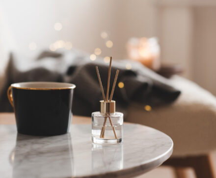 Trendy zapachowe we wnętrzach: od aromatu lasu po nuty spa