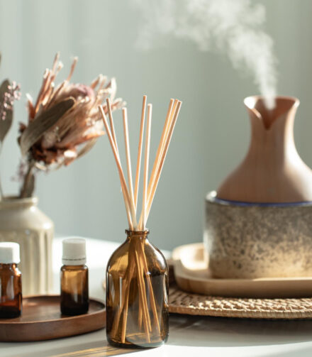 Jak dobrać zapach do wnętrza – aromaterapia w dekoracji domu